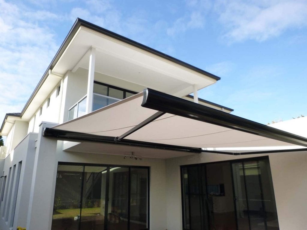 RETRACTABLE-AWNING-5