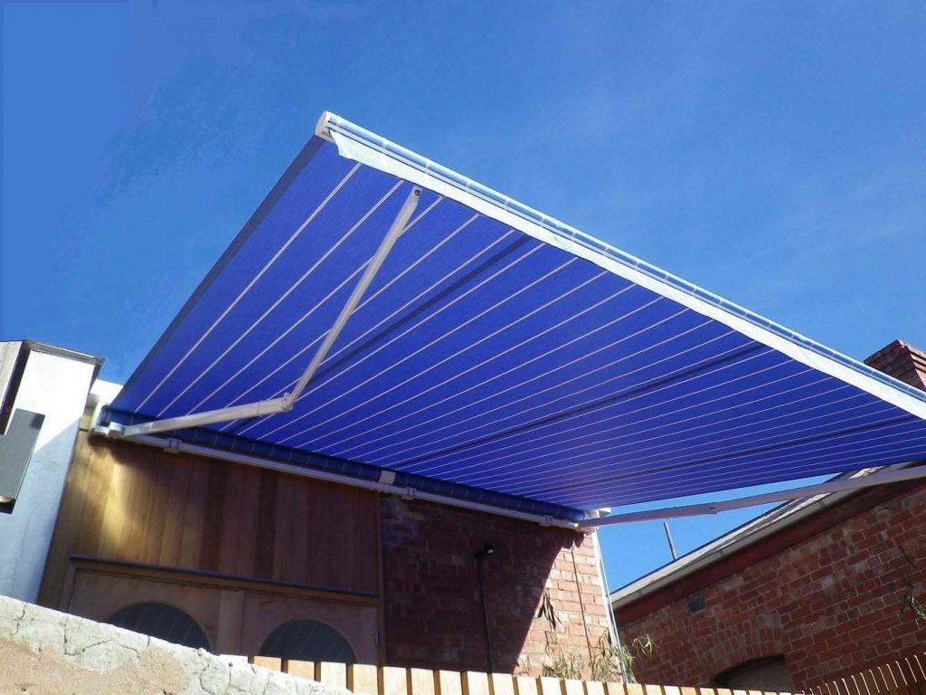 RETRACTABLE-AWNING-9