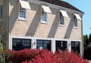 italia_02 Italia Full Cassette and No Headbox Drop Arm Awnings