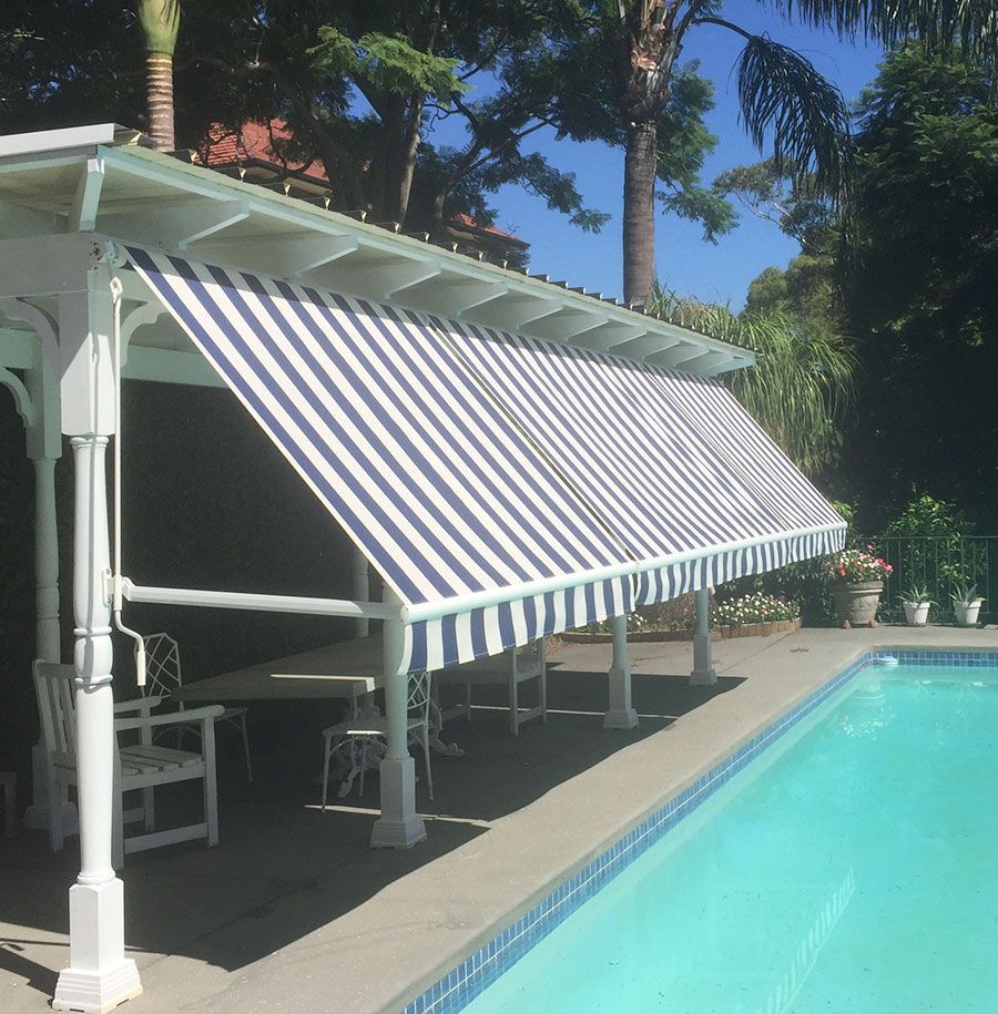 Commercial awnings Melbourne — motorised retractable commercial awning for café and restaurant alfresco