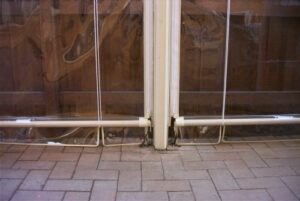 r0010175 Geared Roller Clear PVC Bistro Blinds