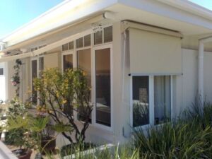 10122008562 Fixed Guide Awning