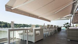 australia_01 Australia R-90 and Pitch Control Folding Arm Awning