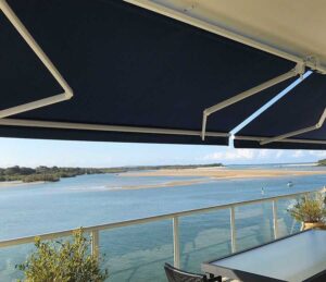 australia_02 Australia R-90 and Pitch Control Folding Arm Awning