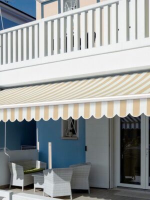 australia_08 (1) Australia R-90 and Pitch Control Folding Arm Awning