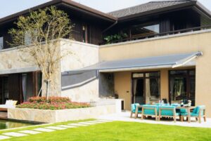 australia_09 Australia R-90 and Pitch Control Folding Arm Awning