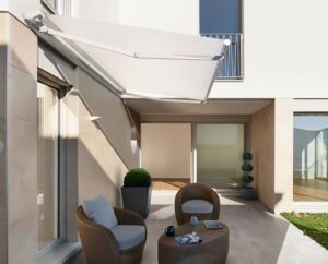 australia_10 Australia R-90 and Pitch Control Folding Arm Awning