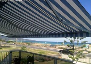 australia_13 Australia R-90 and Pitch Control Folding Arm Awning