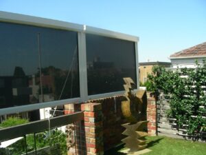 eZip Blind in Clear PVC or Screen fabric