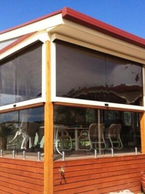 e-zip_photo eZip Blind in Clear PVC or Screen fabric