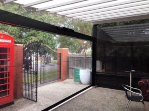 eZip Blind in Clear PVC or Screen fabric