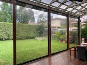 eZip Blind in Clear PVC or Screen fabric