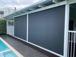 eZip Blind in Clear PVC or Screen fabric