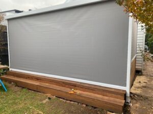 eZip Blind in Clear PVC or Screen fabric