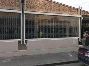 eZip Blind in Clear PVC or Screen fabric