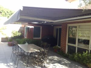 taylor_east_brighton_mitjavilla_520_3_ Harol PR210-PR220 Classic Folding arm awning